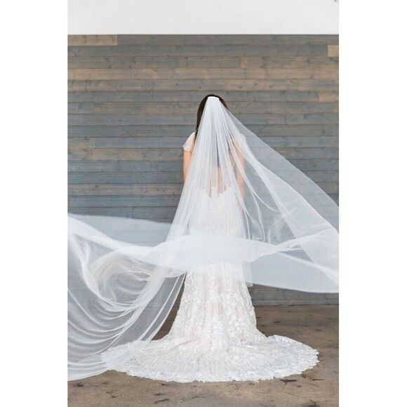 Brides & Hairpins Cristina Simple Veil Cathedral Ivory Single Tier Tulle, 106" - Picture 2 of 11